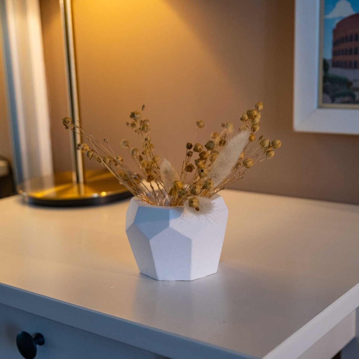 WHITE CONCRETE BEE HOME POT - Gloria Home - Art Fever