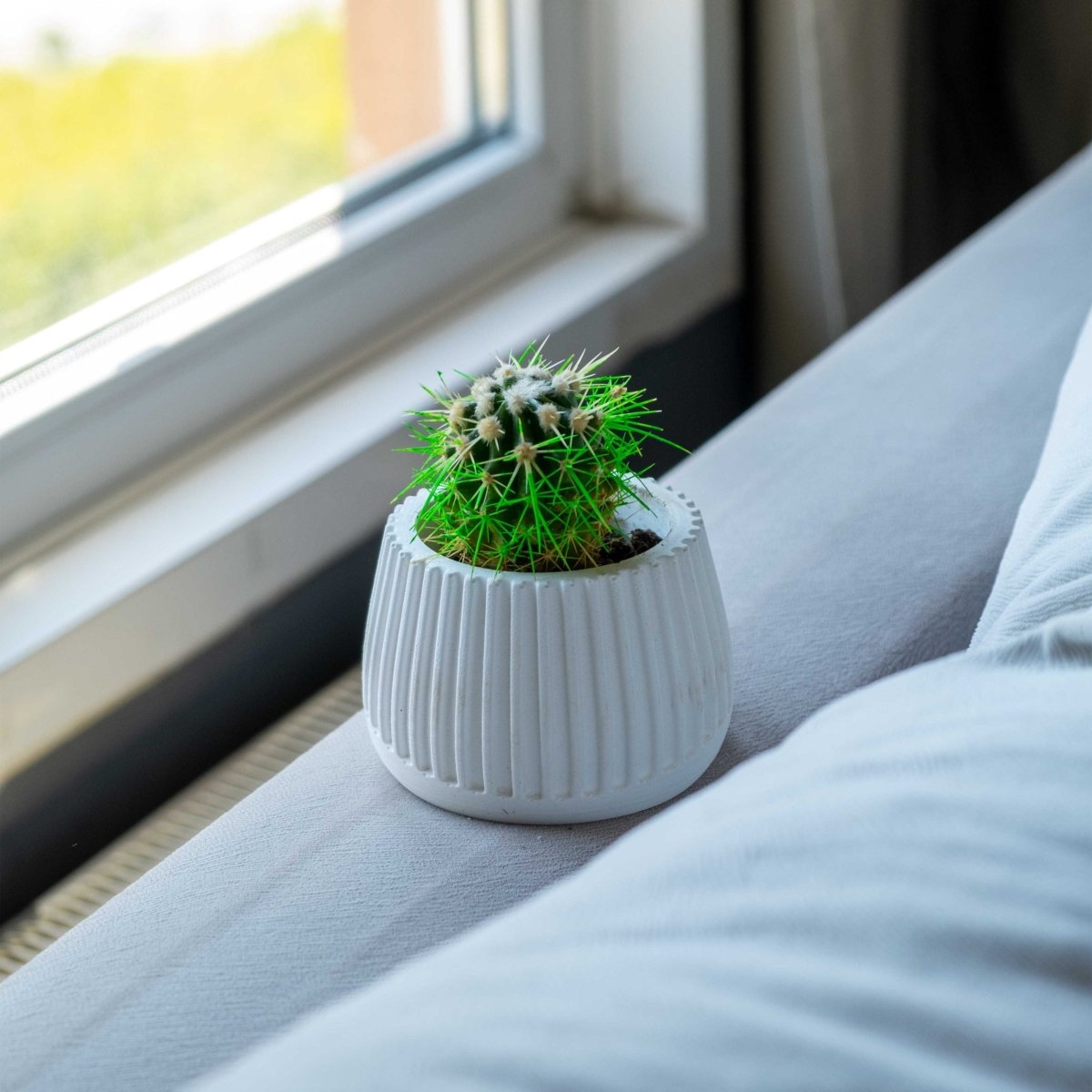 WHITE CONCRETE MUG POT PLANTER - Gloria Home - Art Fever