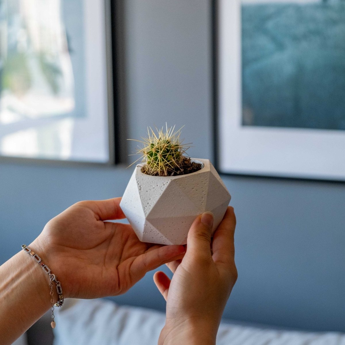 WHITE CONCRETE POLYGONAL POT - Gloria Home - Art Fever