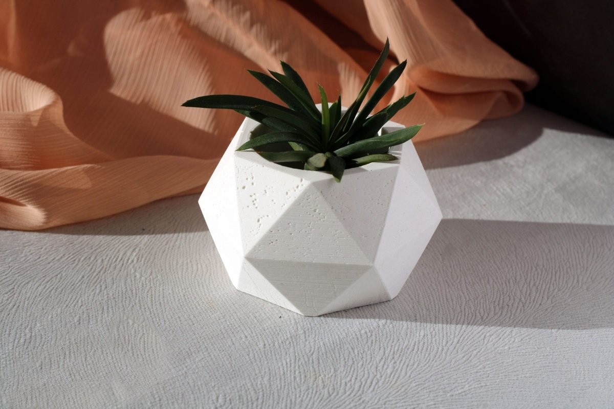 WHITE CONCRETE POLYGONAL POT - Gloria Home - Art Fever