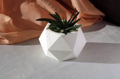 WHITE CONCRETE POLYGONAL POT - Gloria Home - Art Fever