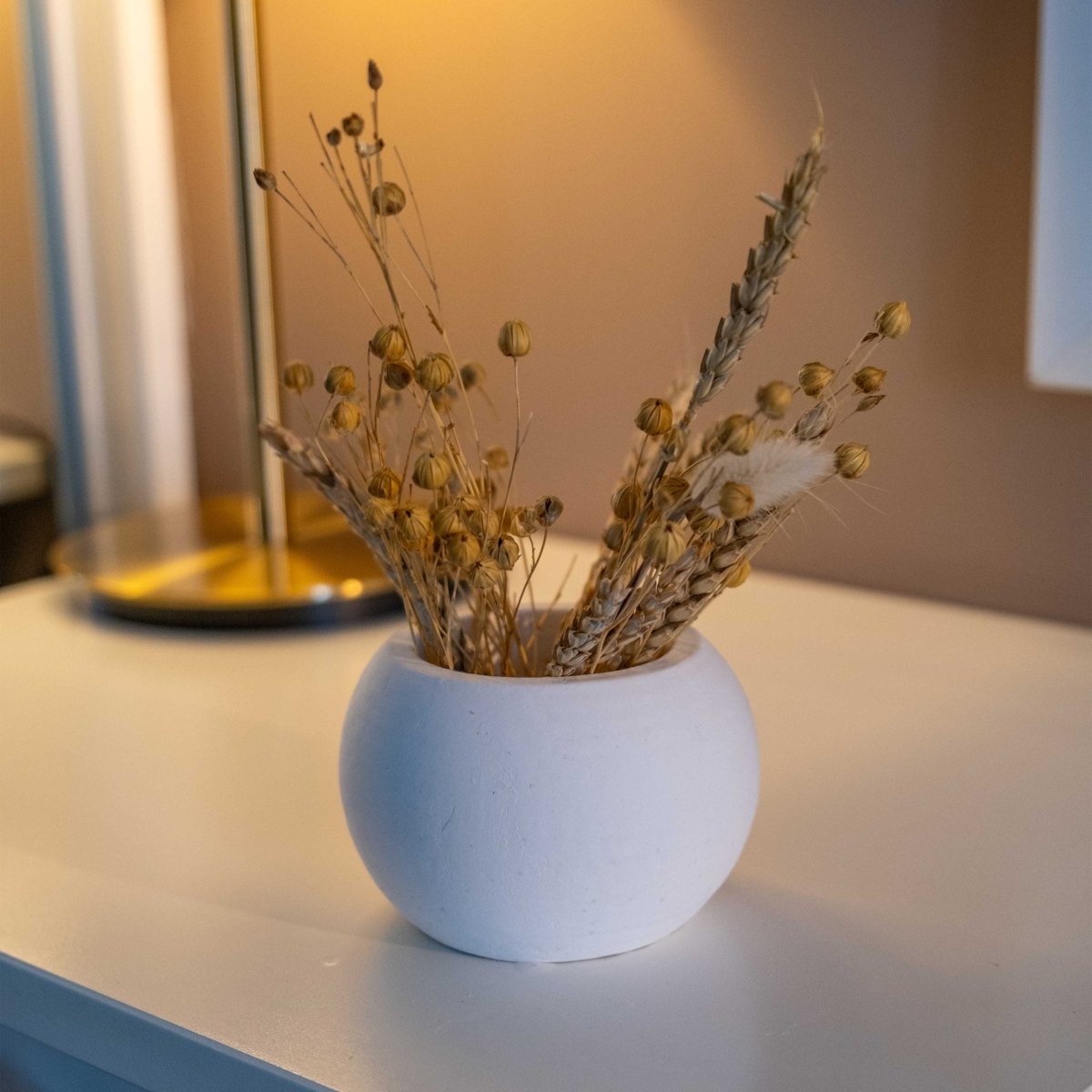 WHITE CONCRETE ROUND POT - Gloria Home - Art Fever